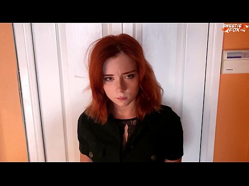 ❤️ Un agent de sécurité punit une jolie femme pour un vol à l'étalage - Cum In Mouth ❤️ Porno at us ❌