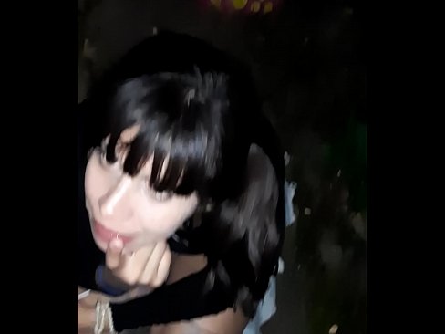 ❤️ Dans la rue, le pénis gonflé en échange de bonbons ❤️ Porno at us ❌