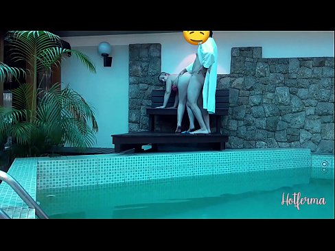 ❤️ Le patron invite la femme de chambre à la piscine, mais n'a pas pu résister à une chaude ❤️ Porno at us ❌