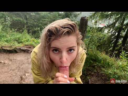 ❤️ Une fille avale du sperme après une fellation publique - Eva Elfi ❤️ Porno at us ❌